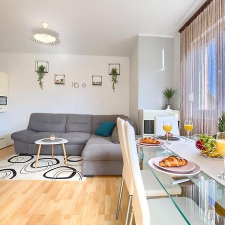 Apartman Andi Apartment Pula Ngoại thất bức ảnh